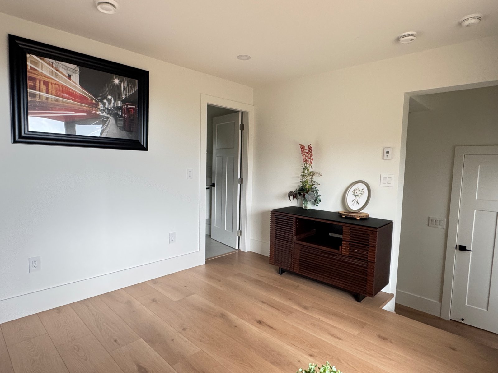 2 Bedroom House for Rent - 4503 Woodgreen Dr, West Vancouver, BC 3
