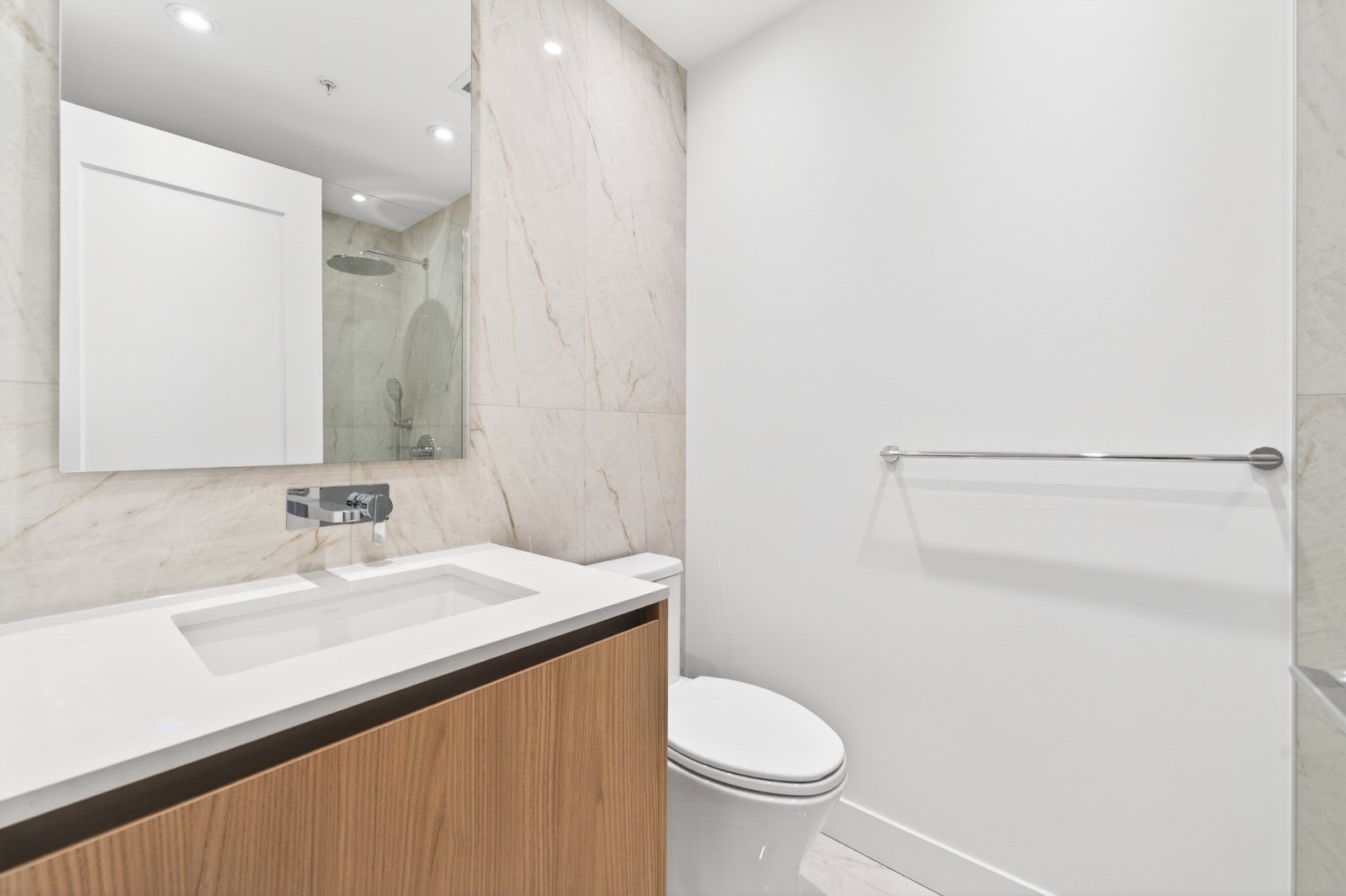 2 Bedroom Apartment for Rent - 135 13th St E, North Vancouver, BC 2