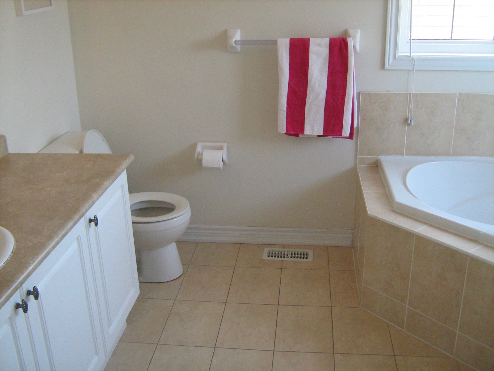 4 Bedroom House for Rent - 18 Asner Ave, Vaughan, ON 4