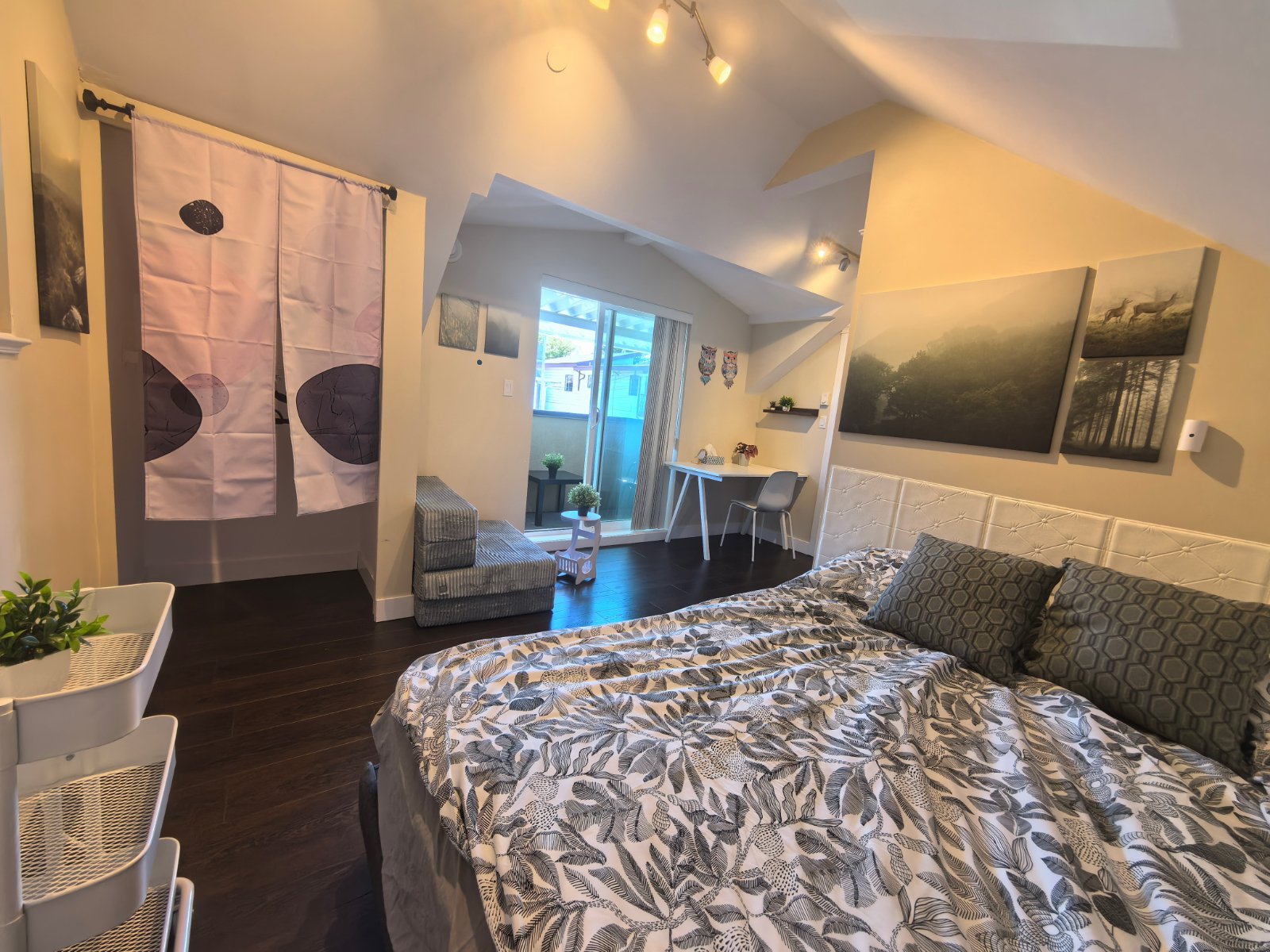 2 Bedroom House for Rent - E 22nd Ave, Vancouver, BC 3