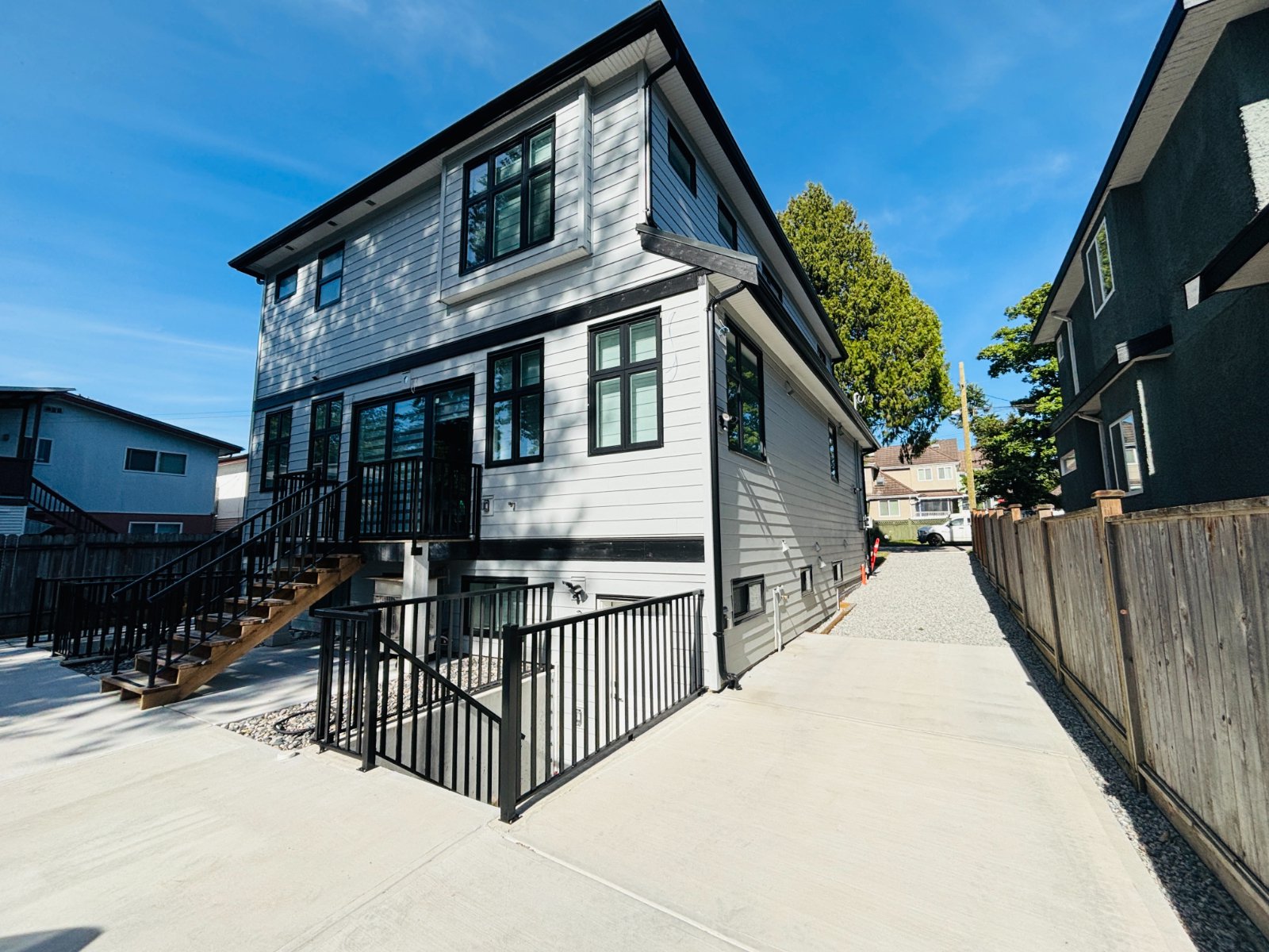 2 Bedroom House for Rent - 5561 Lancaster St, Vancouver, BC 3