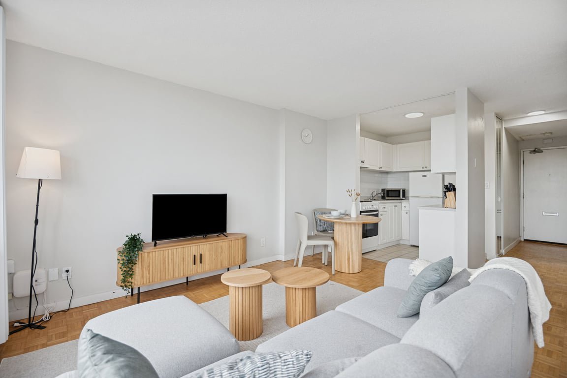 Studio Apartment for Rent - 1305 W 12th Ave, Vancouver, BC 2