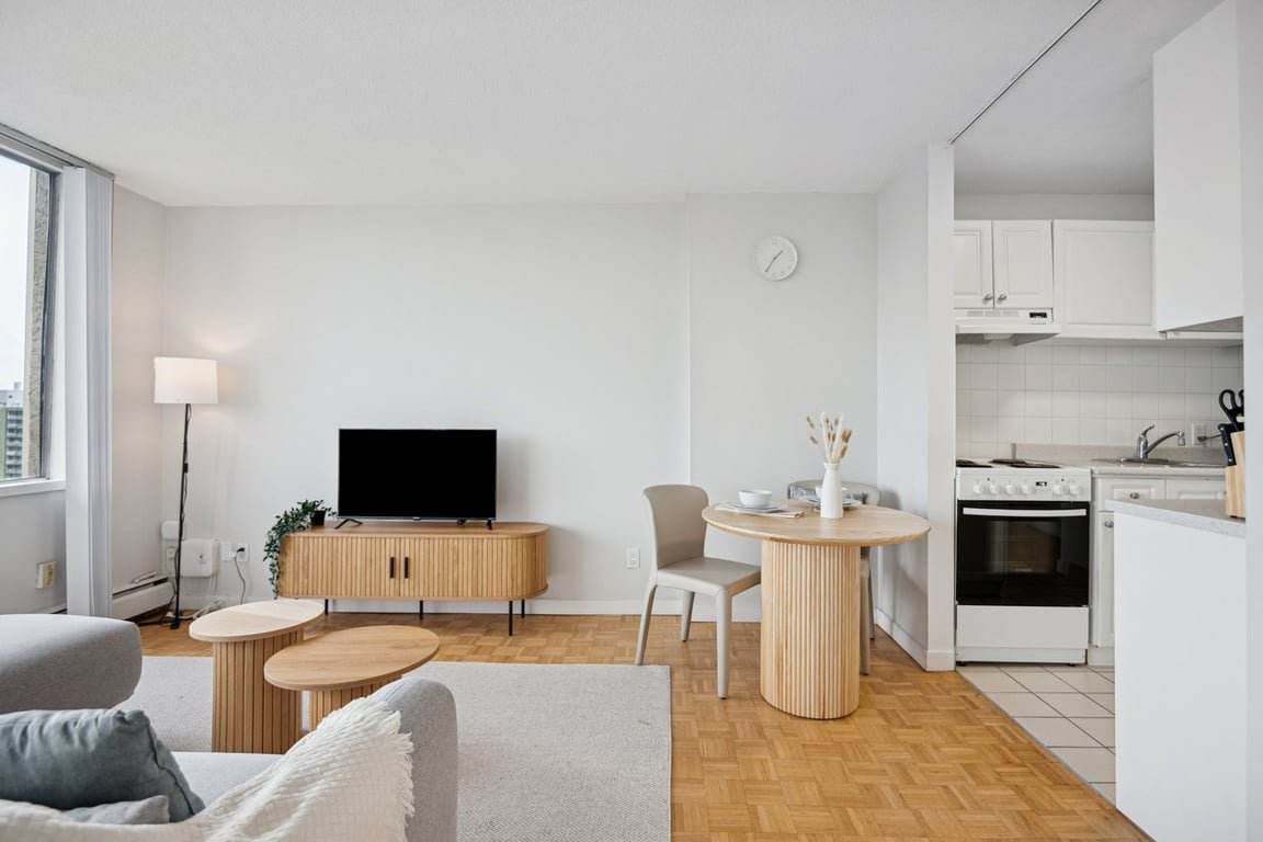 Studio Apartment for Rent - 1305 W 12th Ave, Vancouver, BC 5