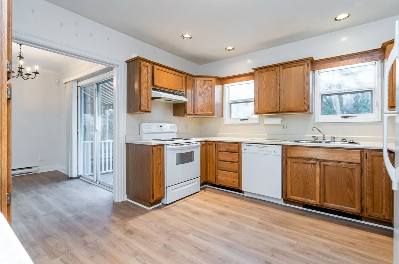 3 Bedroom House for Rent - 3878 W 8th Ave, Vancouver, BC 2