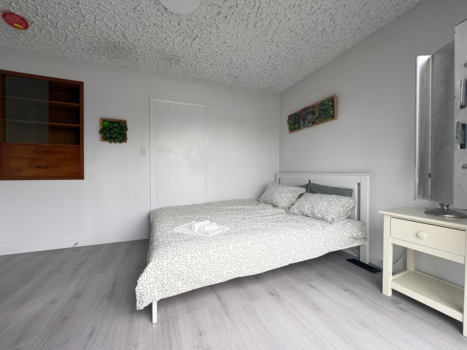 3 Bedroom Garden Suite for Rent - Earles St, Vancouver, BC 4