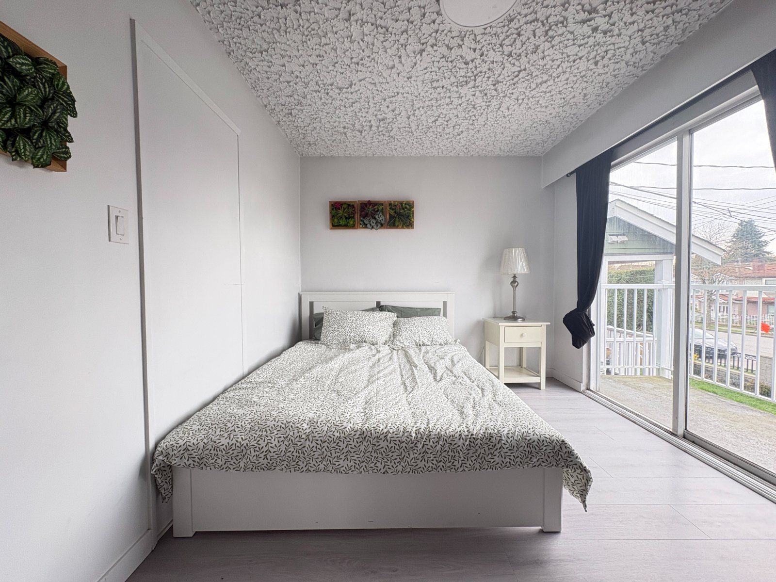 3 Bedroom Garden Suite for Rent - Earles St, Vancouver, BC 5