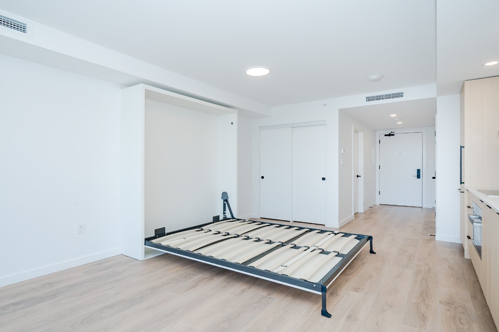 Studio Apartment for Rent - 13738 Central Ave, Surrey, BC 3