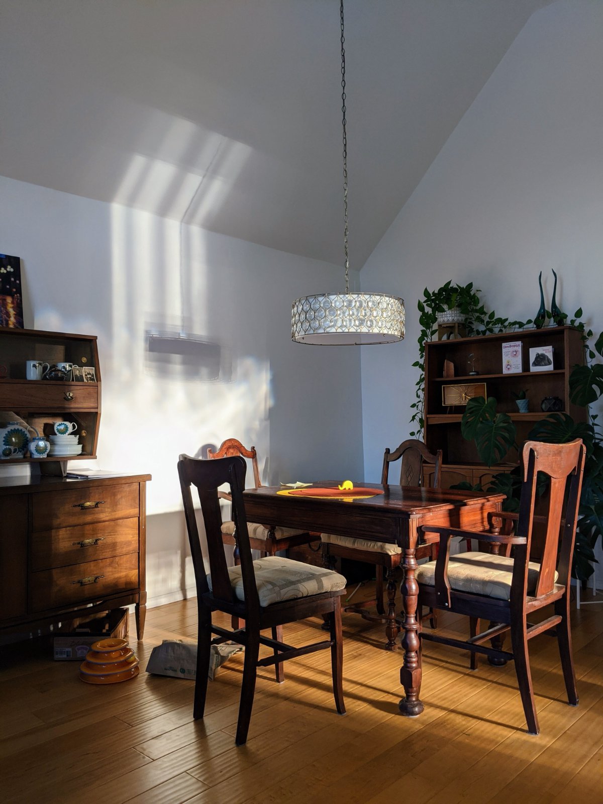 Room in Apartment for Rent - 876 W 16th Ave, Vancouver, BC 3