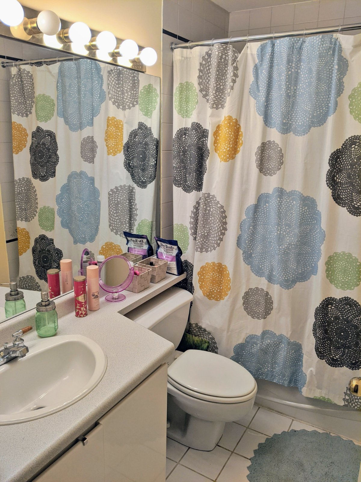Room in Apartment for Rent - 876 W 16th Ave, Vancouver, BC 5