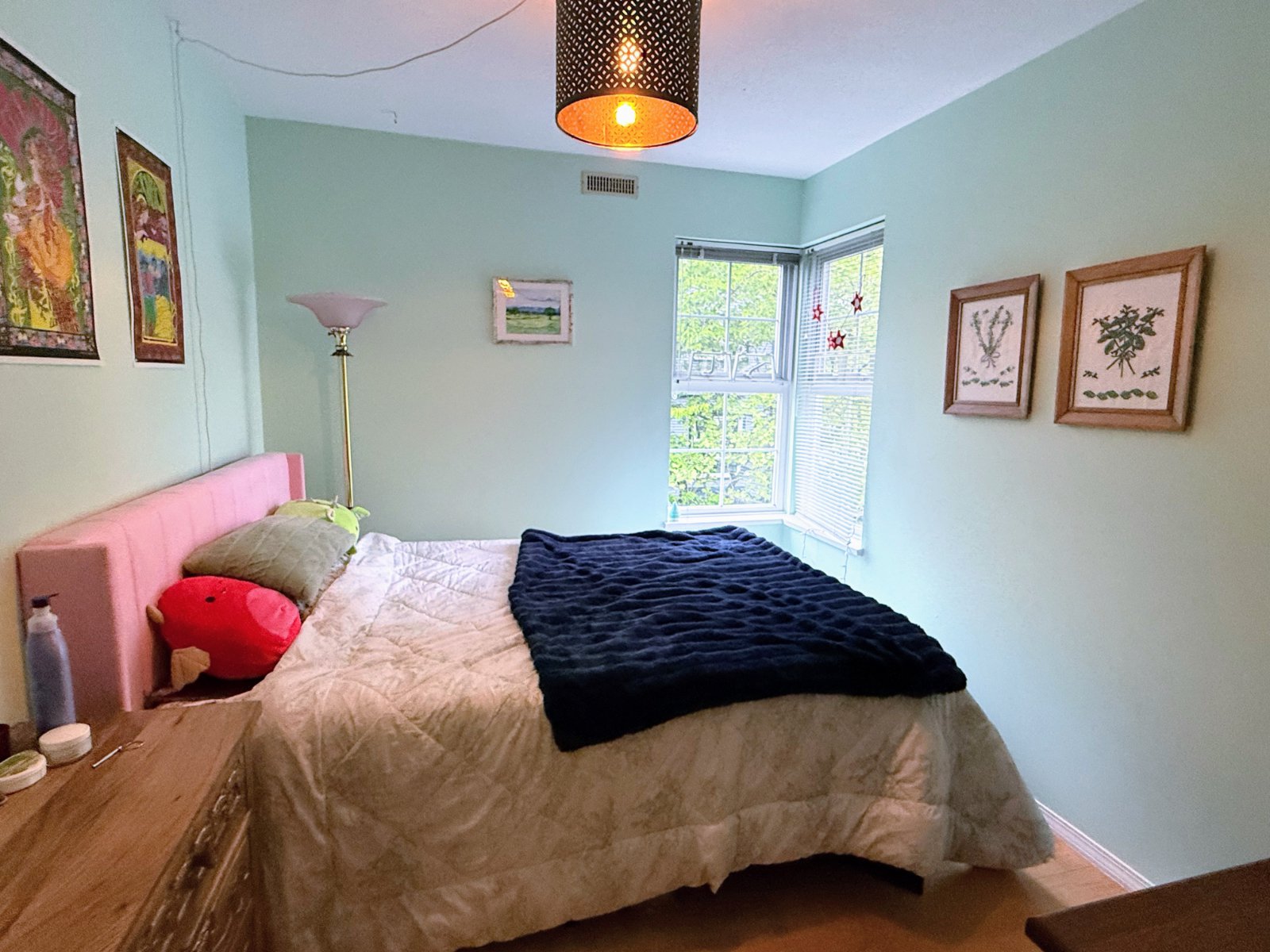 Room in Apartment for Rent - 876 W 16th Ave, Vancouver, BC 4