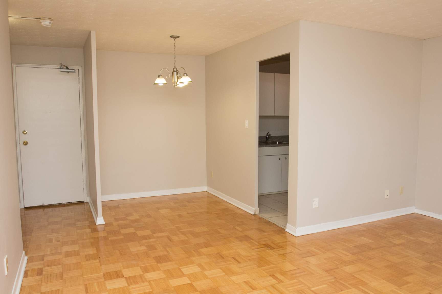 2 Bedroom Apartment for Rent - 672 Kennedy Road, Toronto, ON 4