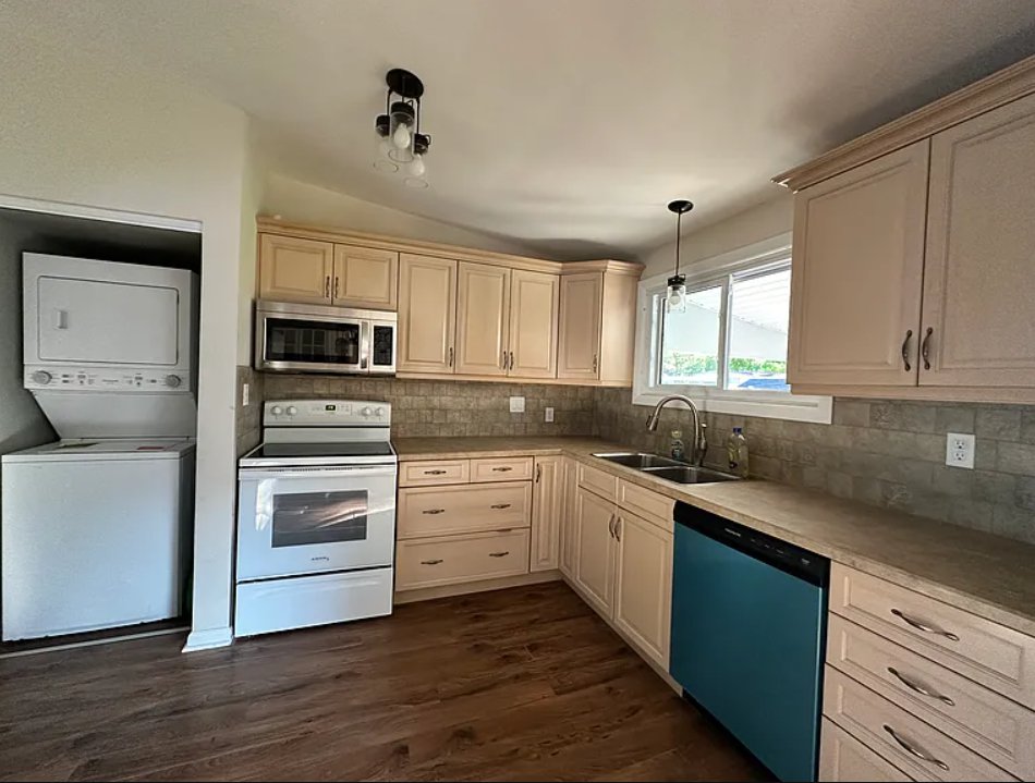 3 Bedroom House for Rent - Charlevoix Ave, Windsor, ON 2
