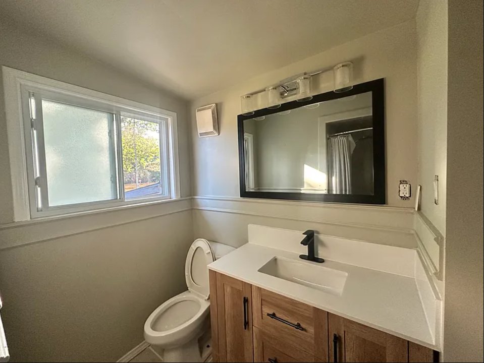 3 Bedroom House for Rent - Charlevoix Ave, Windsor, ON 4