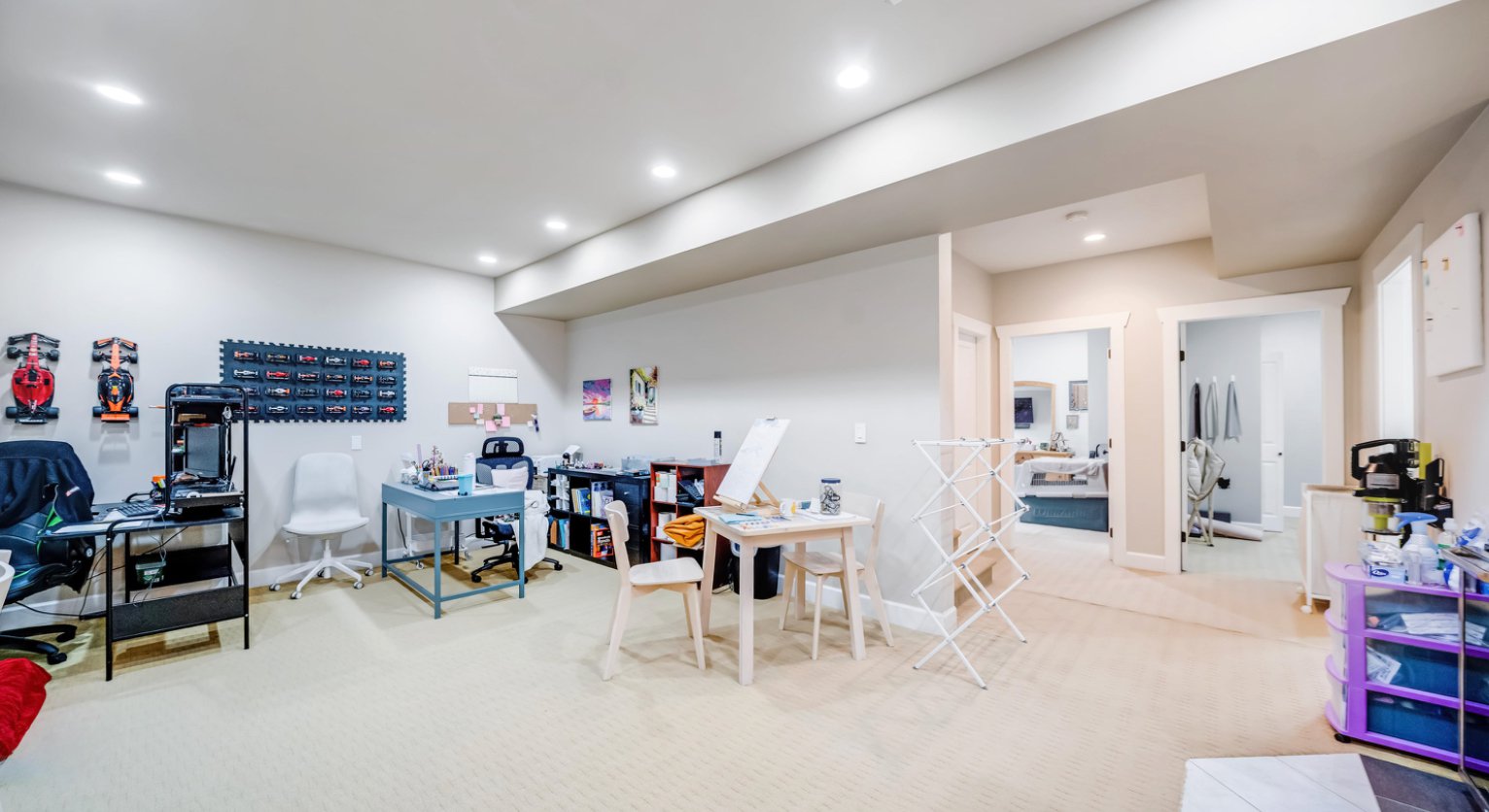 2 Bedroom Basement Suite for Rent - High Park Ave, Surrey, BC 2