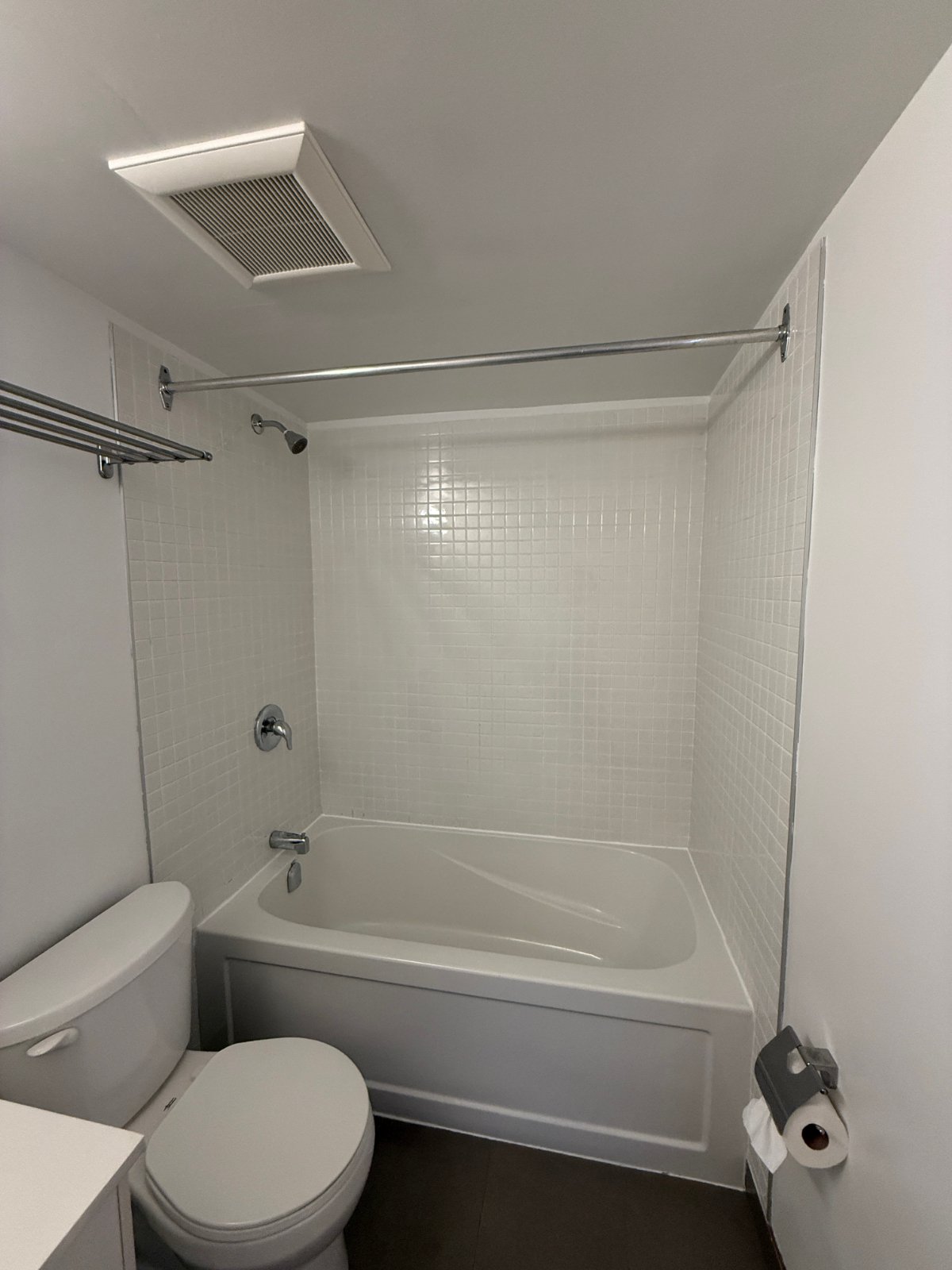 Studio Apartment for Rent - 1190 W 10th Ave, Vancouver, BC 4