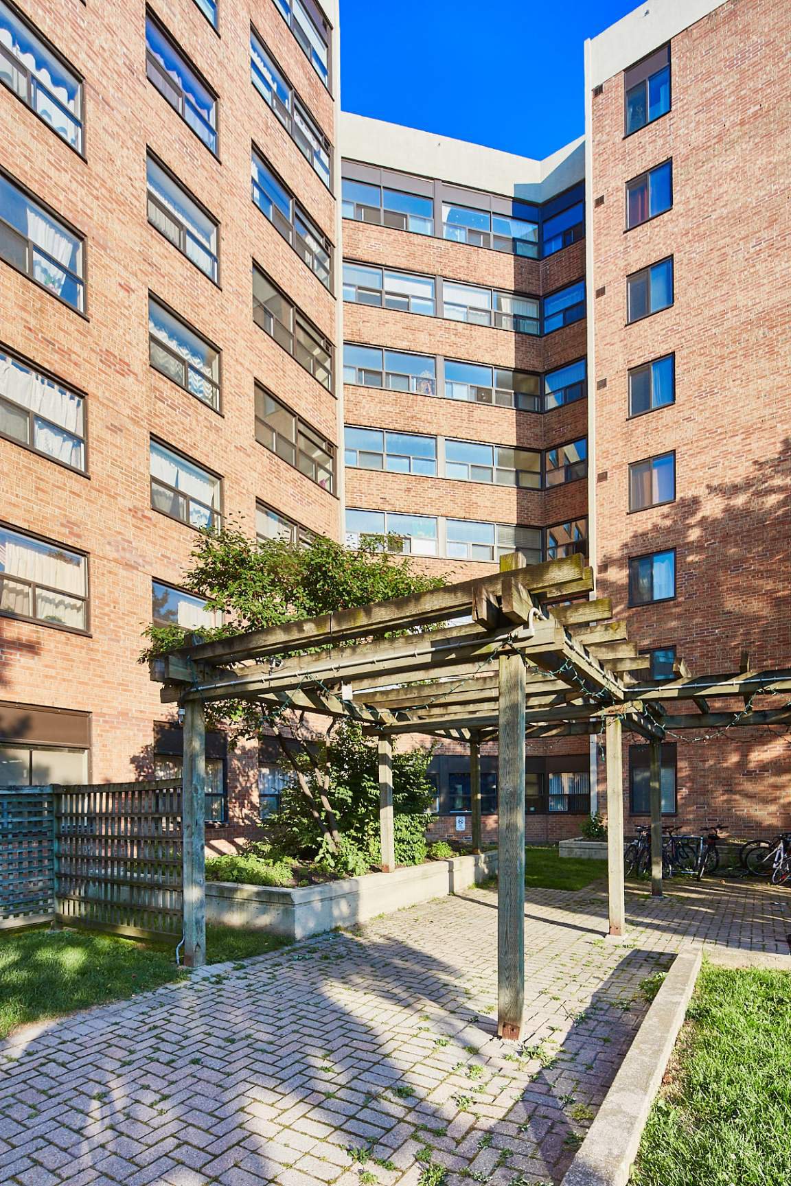 2 Bedroom Apartment for Rent - 345 Dufferin St, Toronto, ON 4