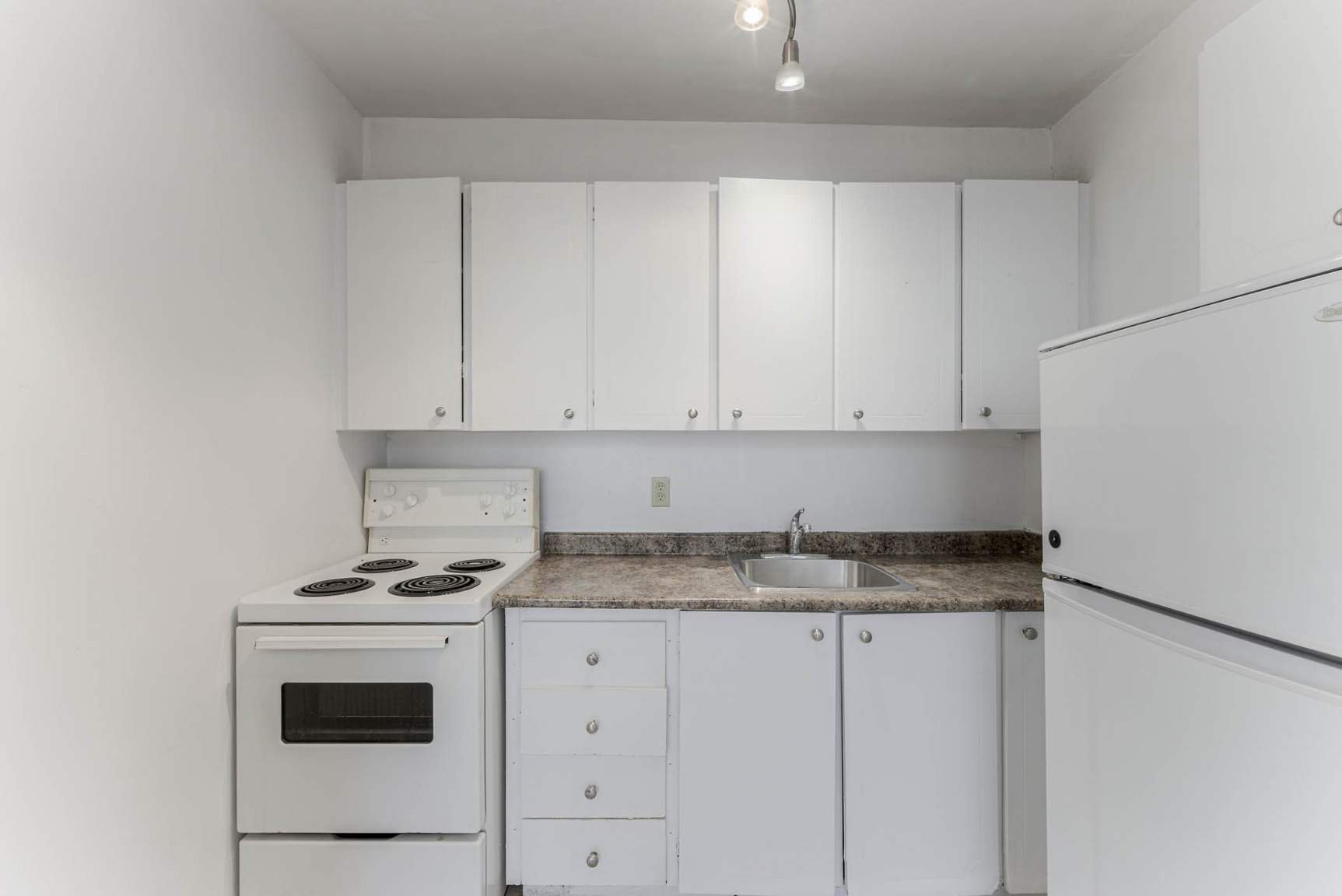 2 Bedroom Apartment for Rent - 666 Ontario St, Toronto, ON
