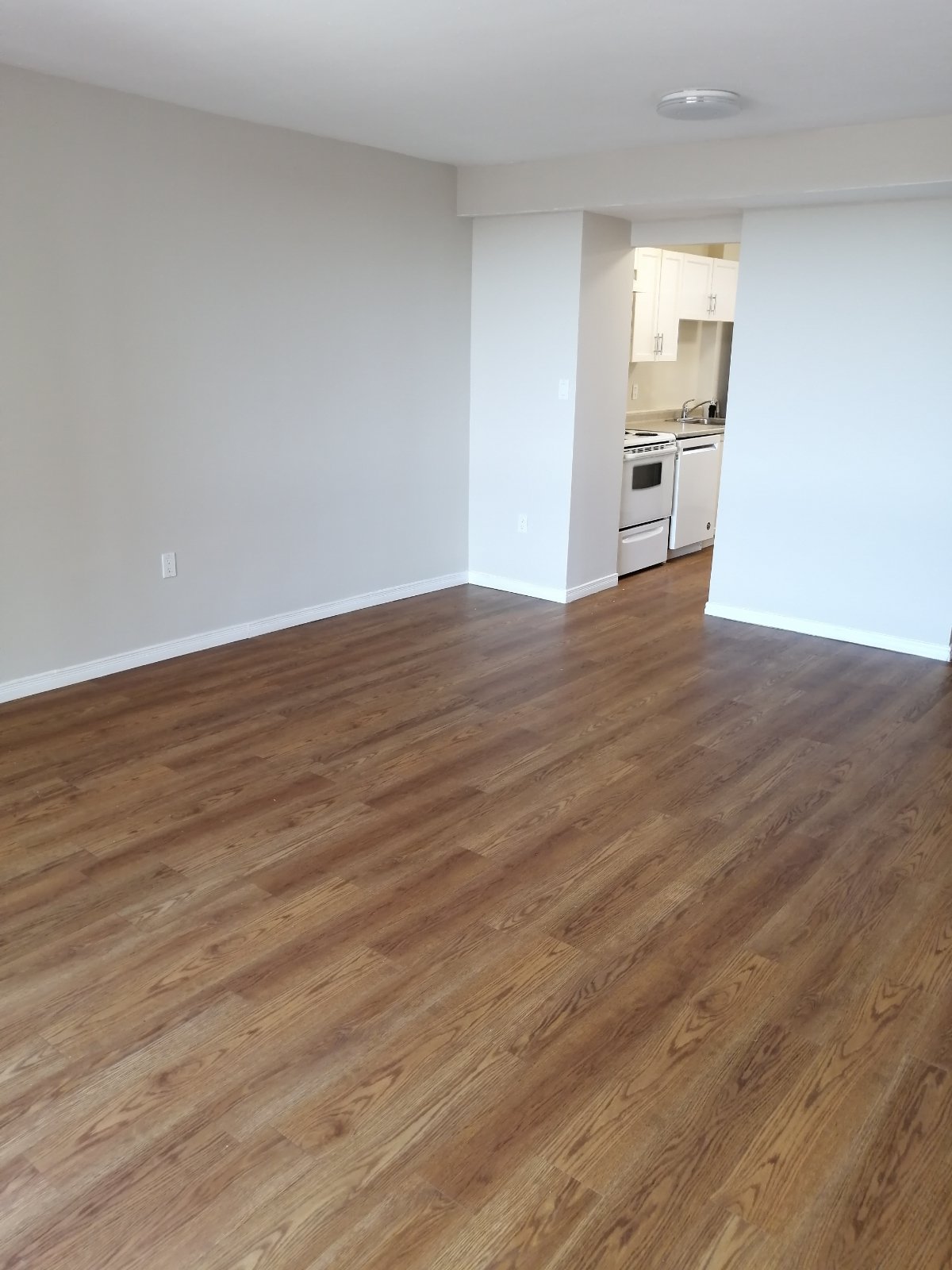 3 Bedroom Apartment for Rent - 350 Quigley Rd, Hamilton, ON 4