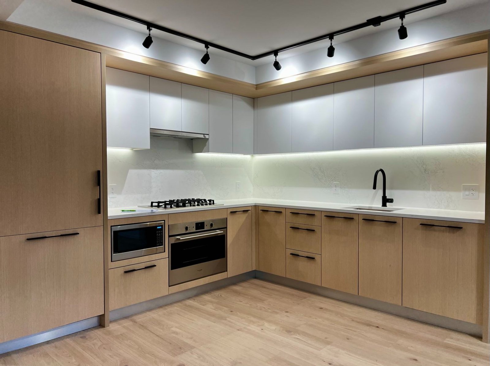 Room in Apartment for Rent - 5189 Earles St, Vancouver, BC 3