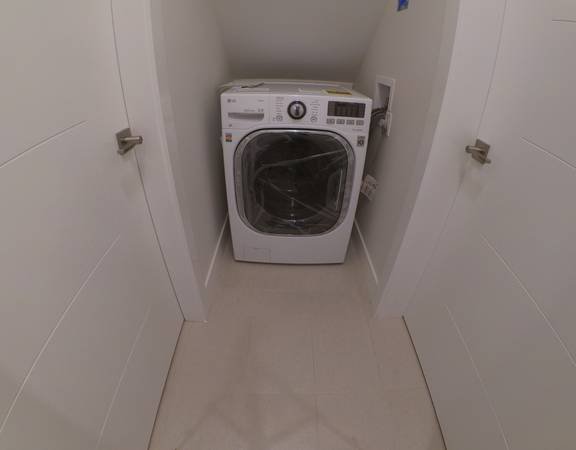 2 Bedroom Private Suite for Rent - E 52nd Ave, Vancouver, BC 3