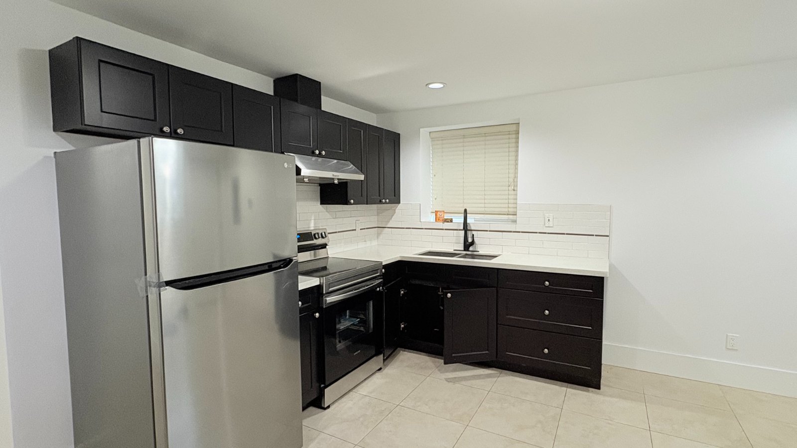 2 Bedroom Private Suite for Rent - Dawson St, Vancouver, BC 2