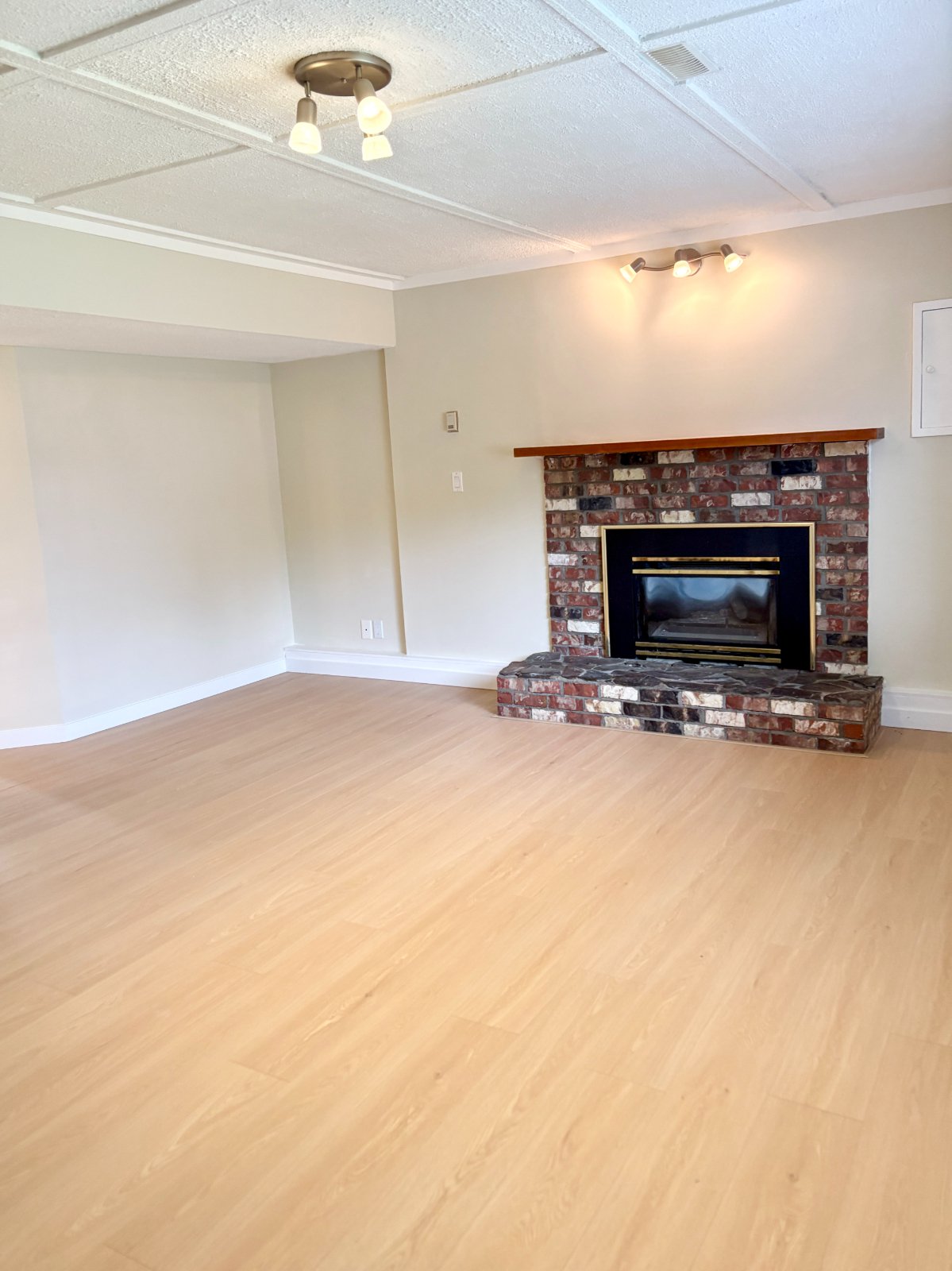 2 Bedroom Garden Suite for Rent - 18950 Ford Rd, Pitt Meadows, BC 2