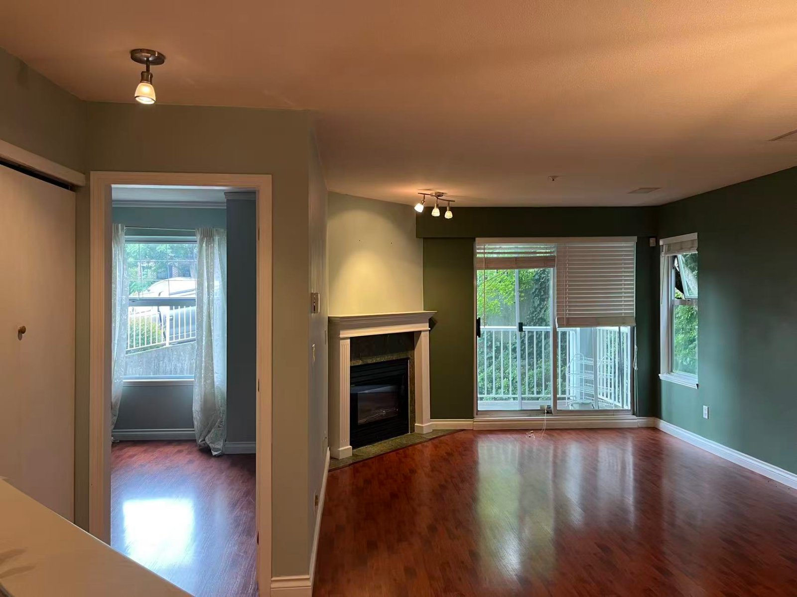 2 Bedroom Apartment for Rent - 1032 Queens Ave, New Westminster, BC 4