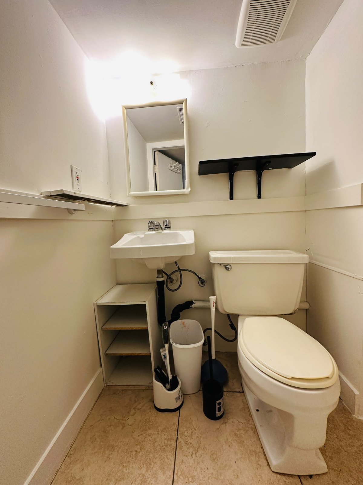 2 Bedroom House for Rent - 2219 W 6th Ave, Vancouver, BC 4