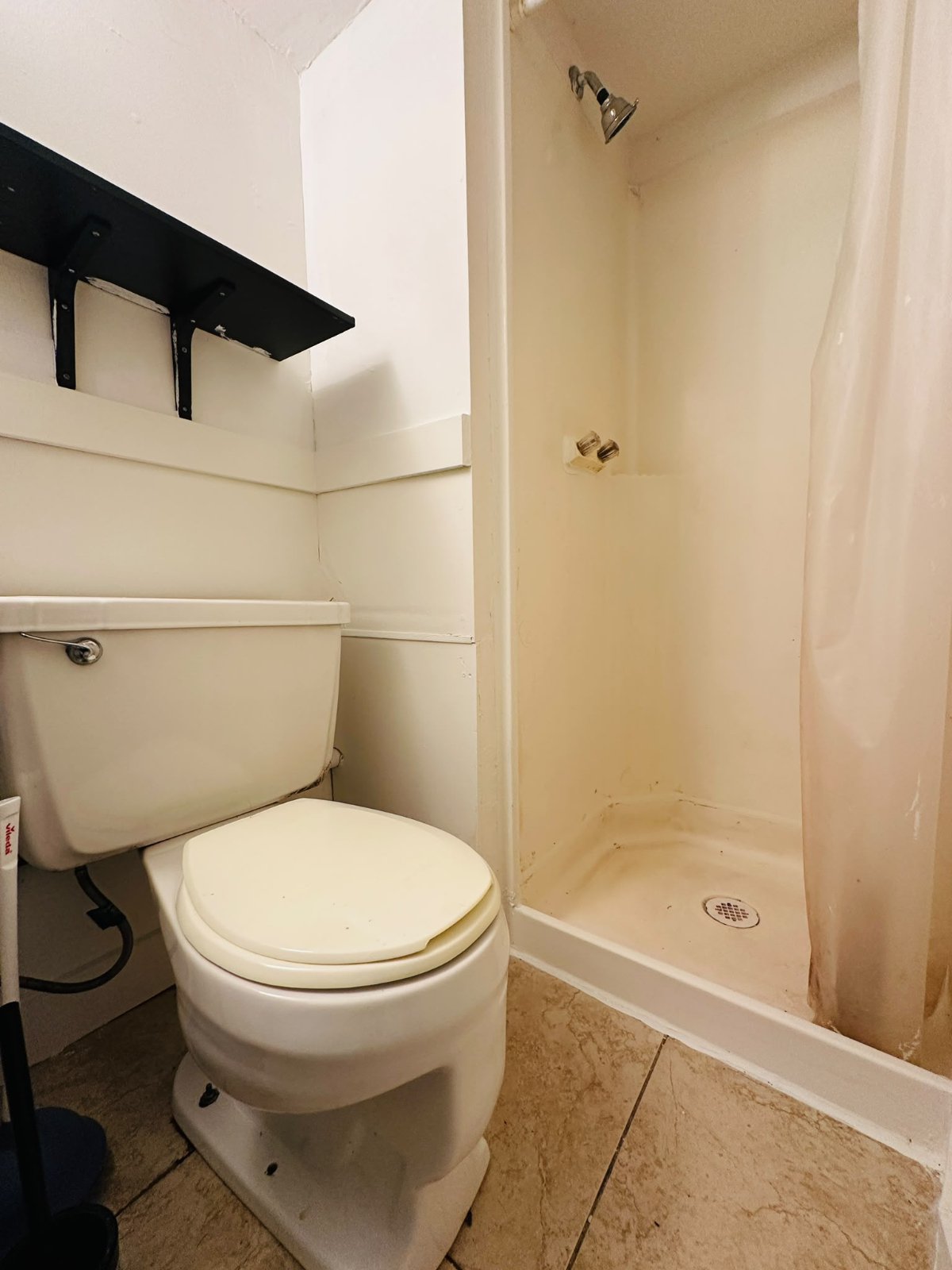 2 Bedroom House for Rent - 2219 W 6th Ave, Vancouver, BC 5