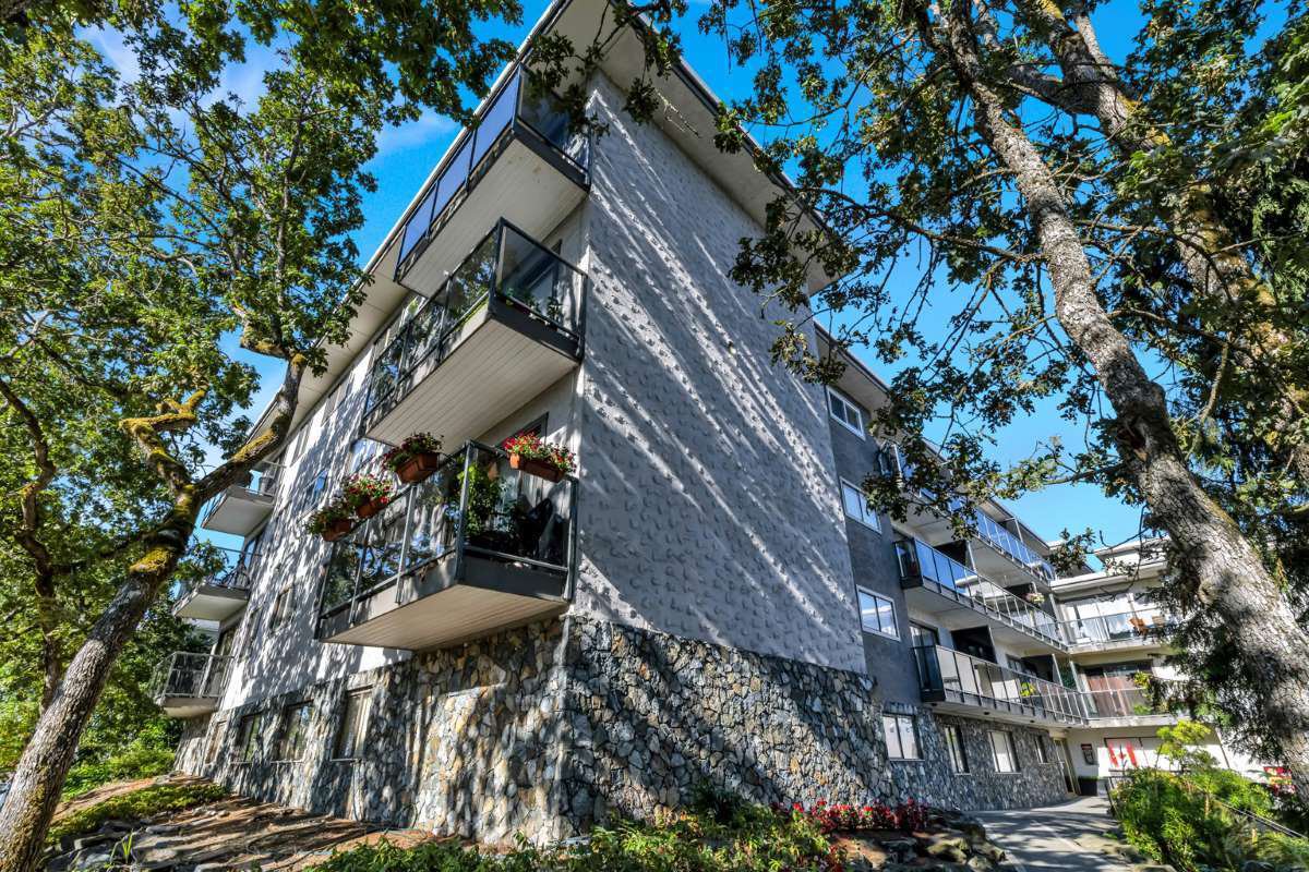 2 Bedroom Apartment for Rent - 3244 Quadra Street, Victoria, BC 3