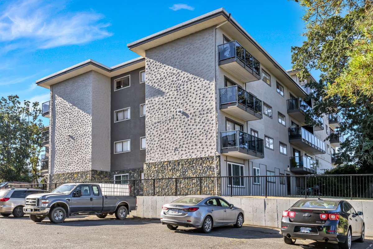 2 Bedroom Apartment for Rent - 3244 Quadra Street, Victoria, BC 5