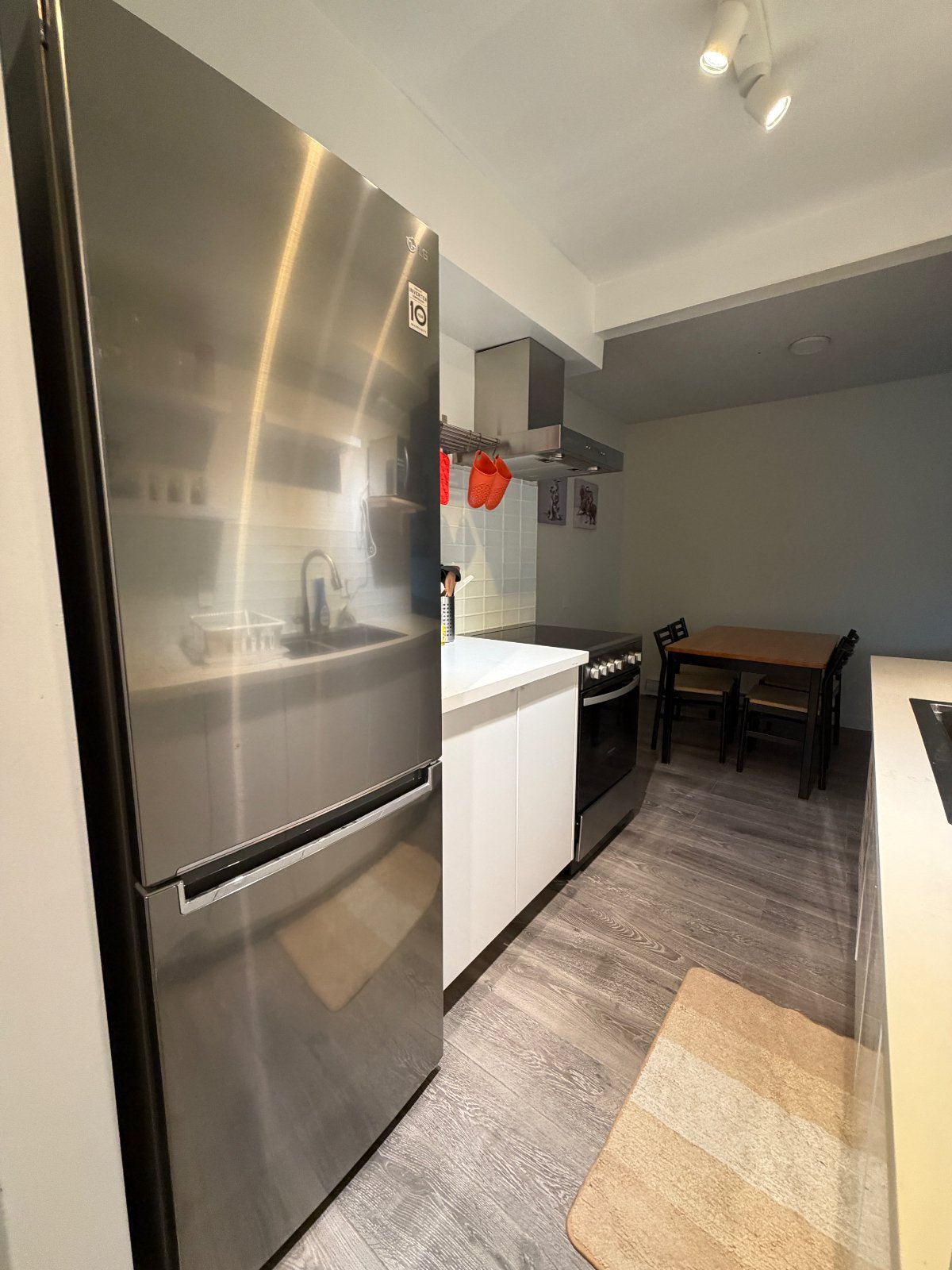 2 Bedroom Apartment for Rent - Main St, Vancouver, BC 5