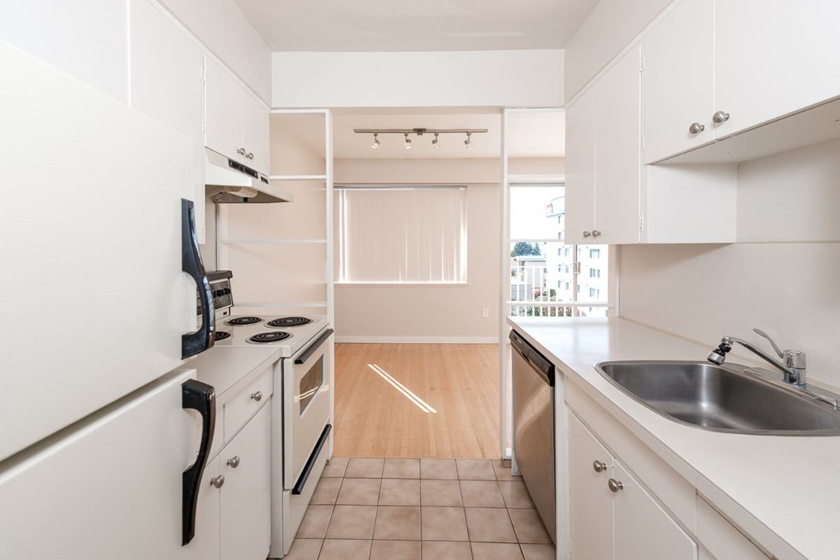 2 Bedroom Apartment for Rent - 1665 Duchess Ave, West Vancouver, BC 3