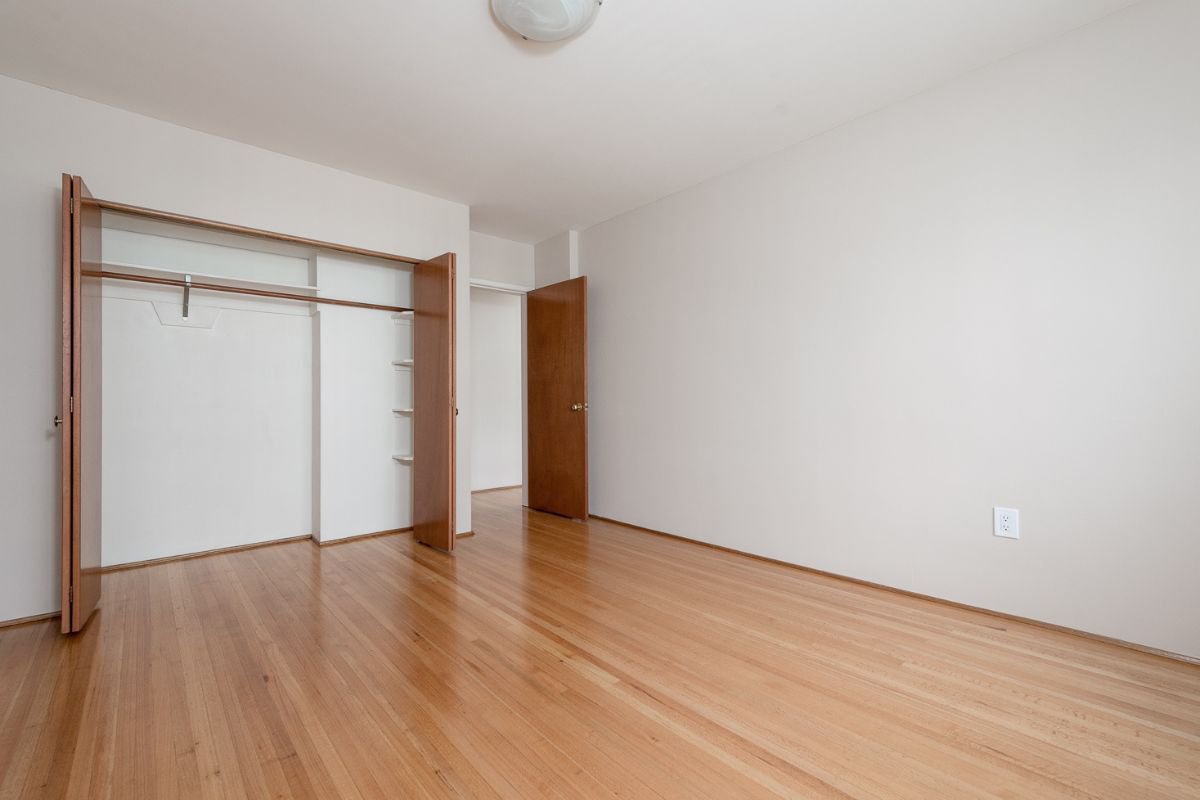 2 Bedroom Apartment for Rent - 1665 Duchess Ave, West Vancouver, BC 5