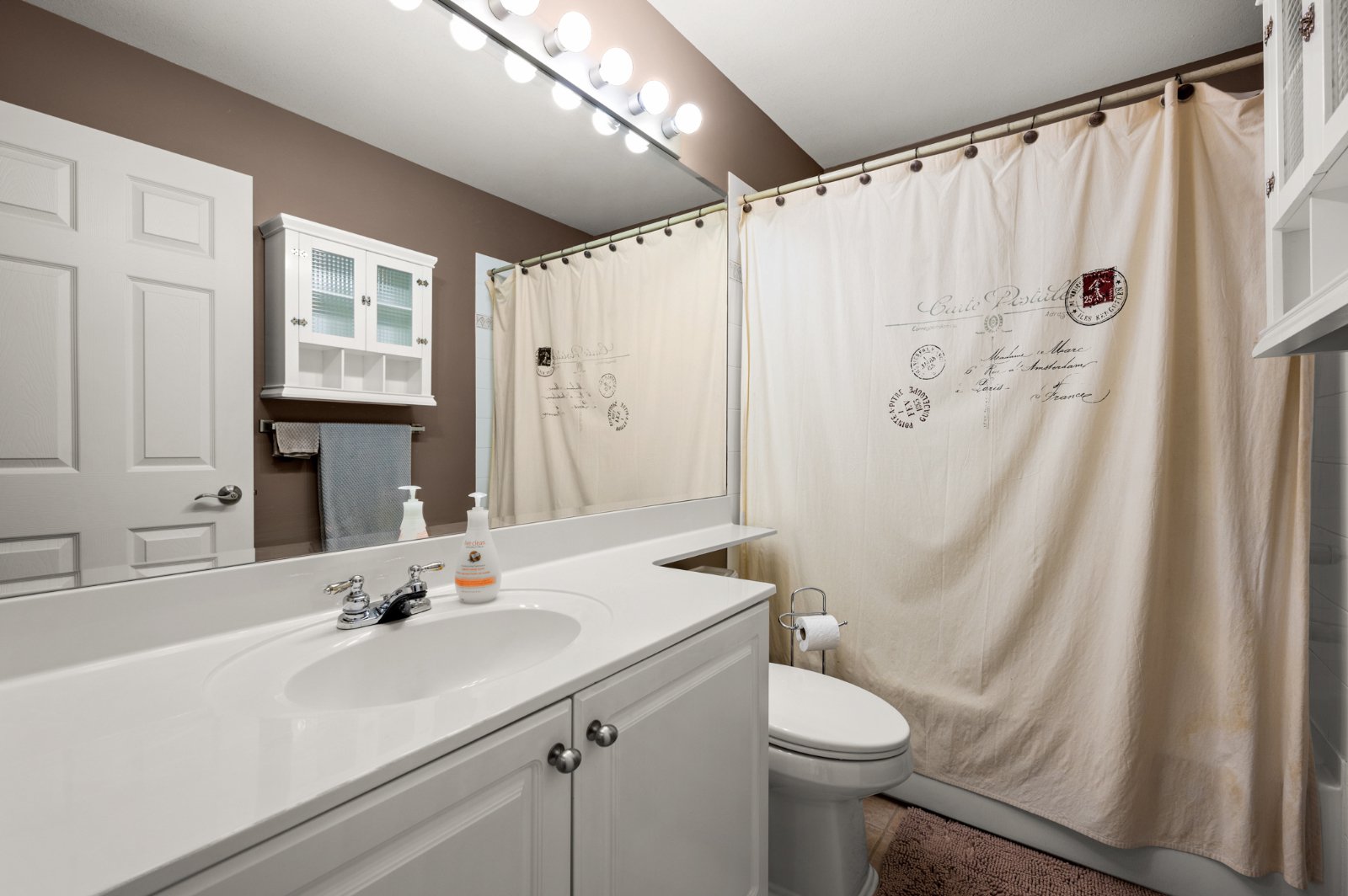 Room in Townhouse for Rent - 15037 58 Ave, Surrey, BC 2