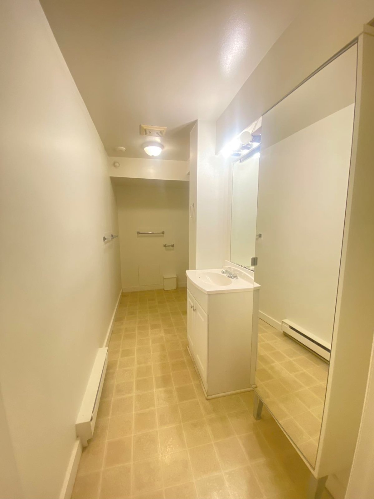 Studio Apartment for Rent - 1116 Pendrell St, Vancouver, BC 4