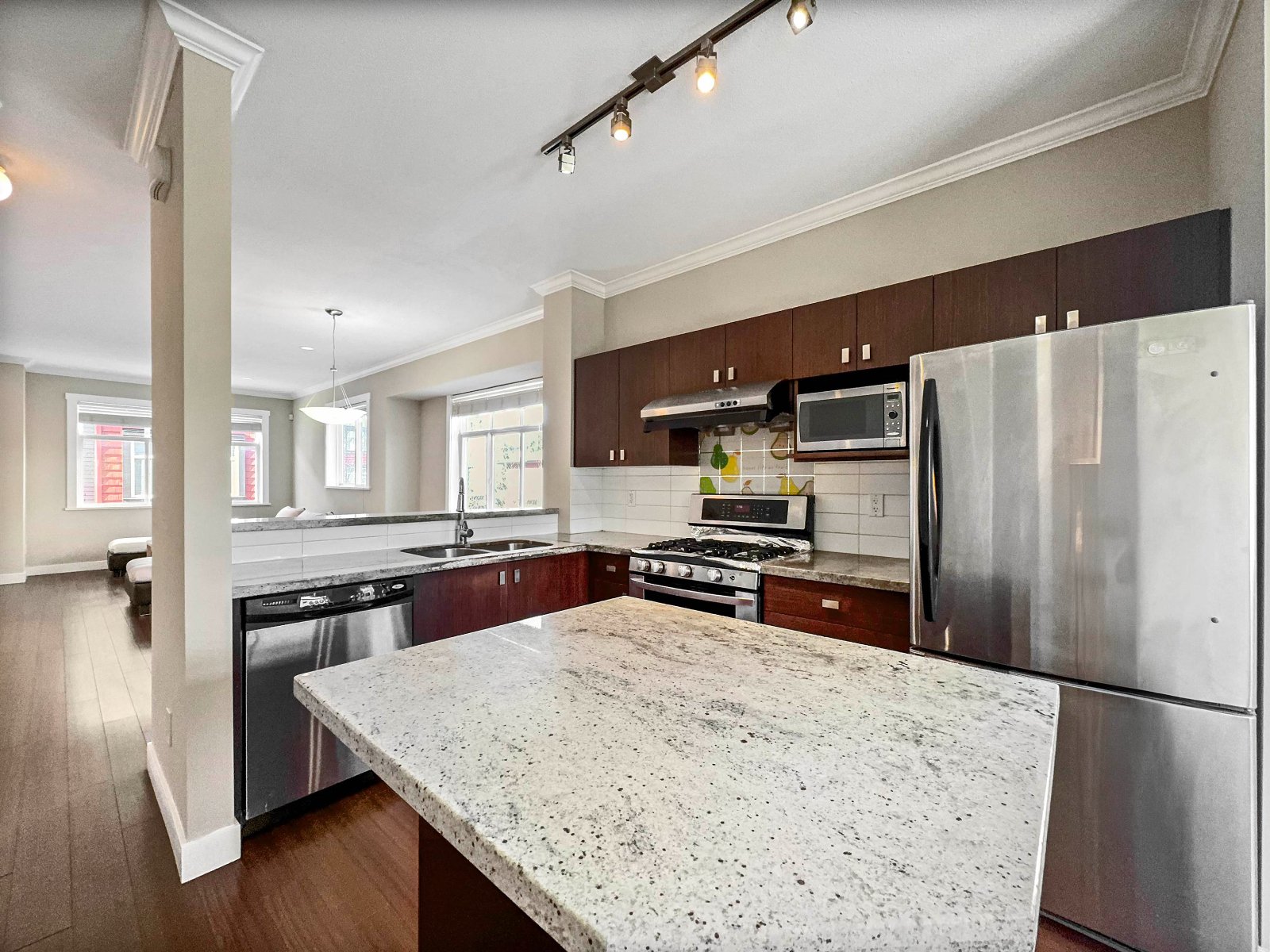 3 Bedroom Townhouse for Rent - 7771 Bridge St, Richmond, BC 4