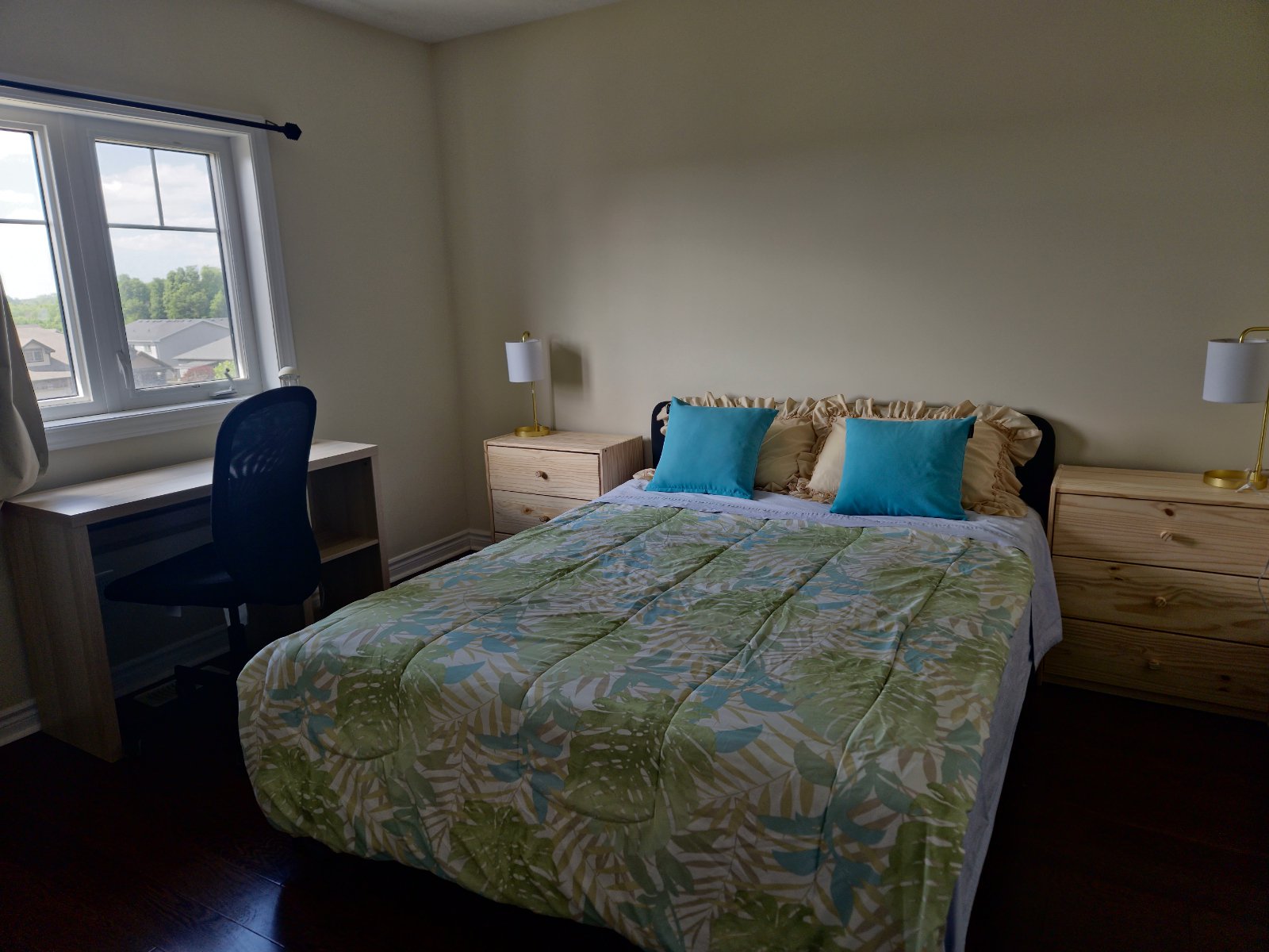 Room in House for Rent - Woodway Trl, Norfolk County, ON 1