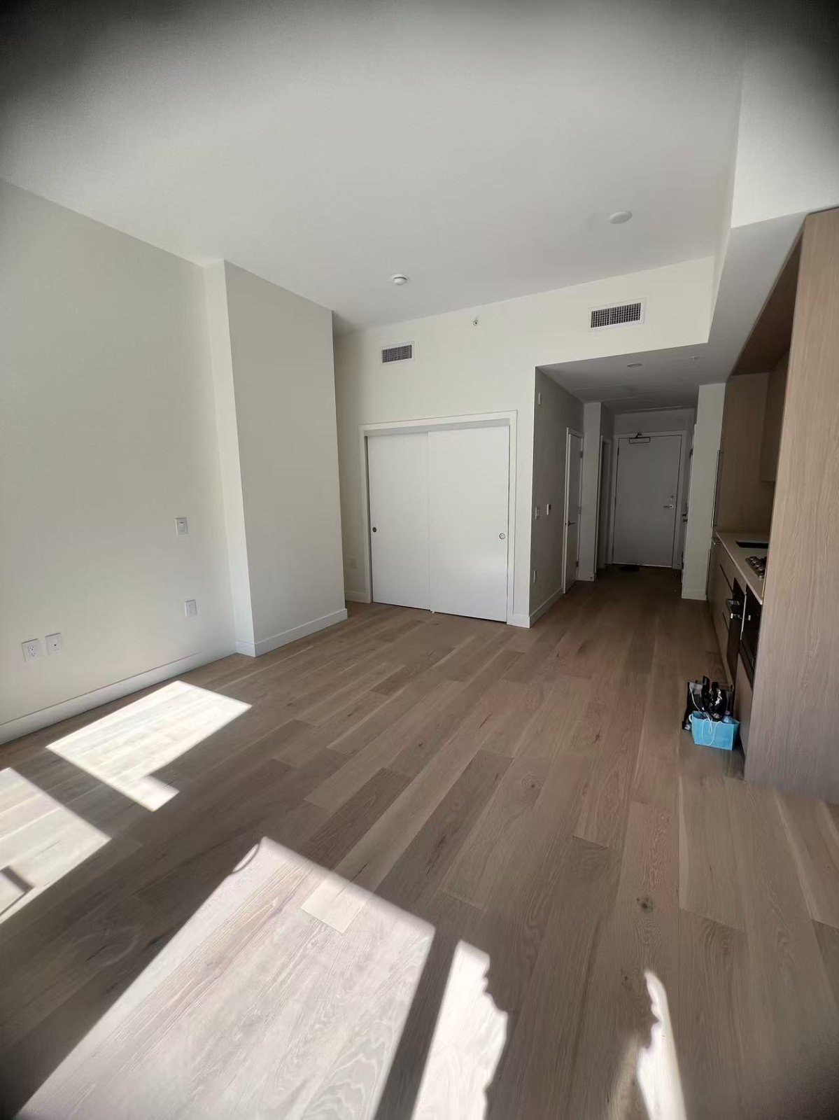 Studio Apartment for Rent - 5212 Cambie St, Vancouver, BC 5