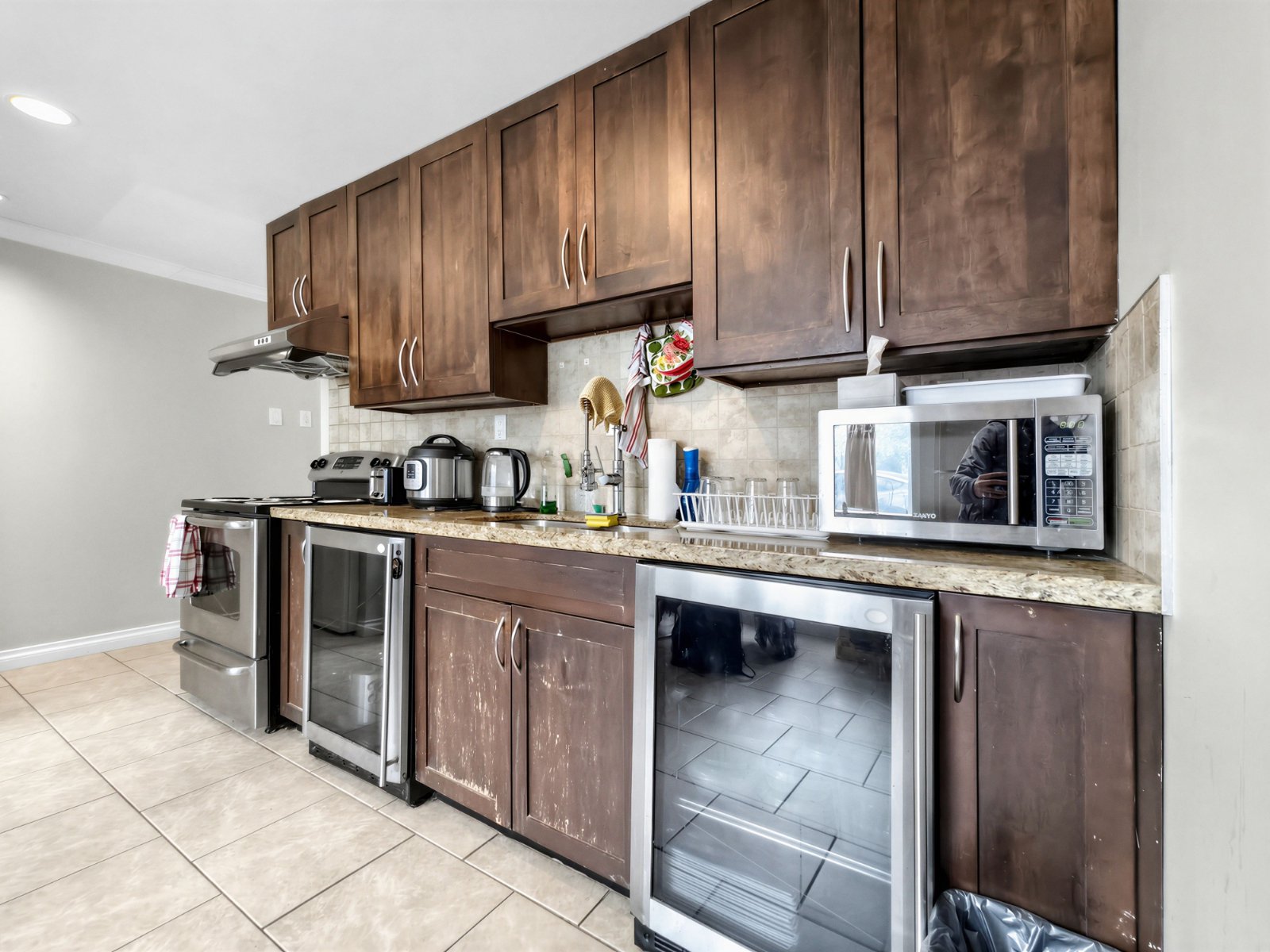 2 Bedroom Garden Suite for Rent - Dunbar St, Vancouver, BC 3
