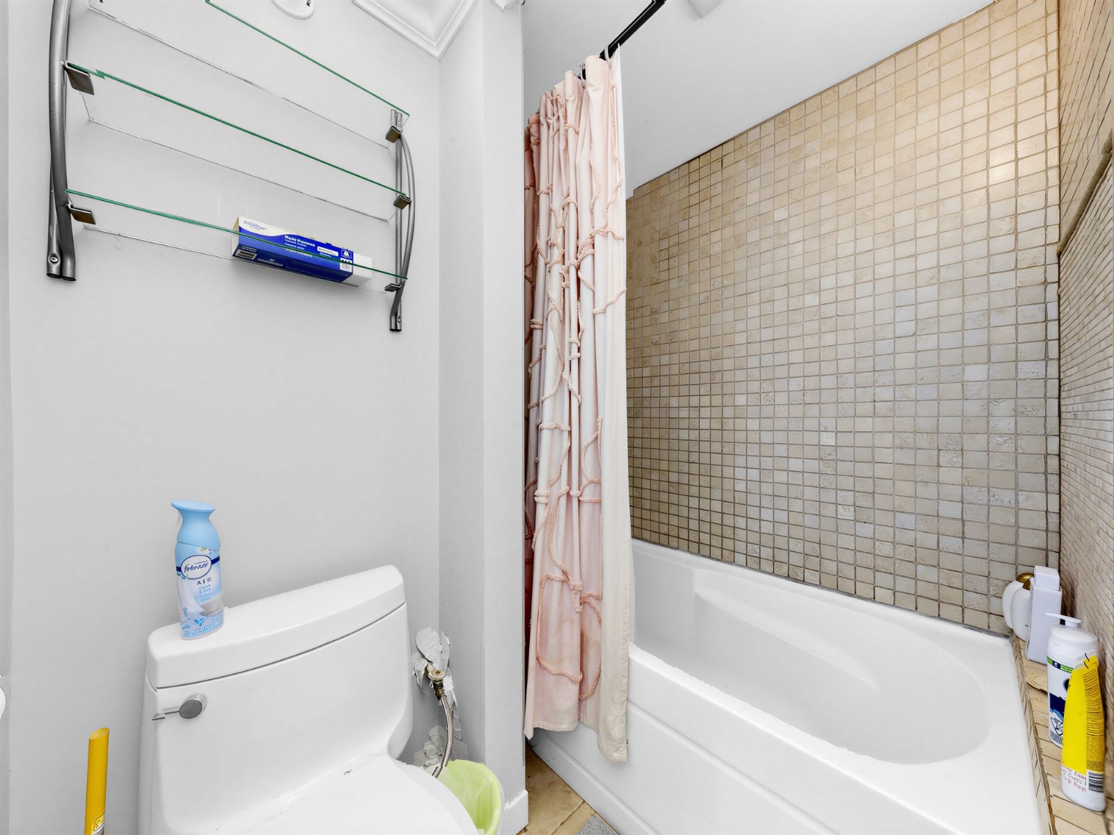 2 Bedroom Garden Suite for Rent - Dunbar St, Vancouver, BC 5