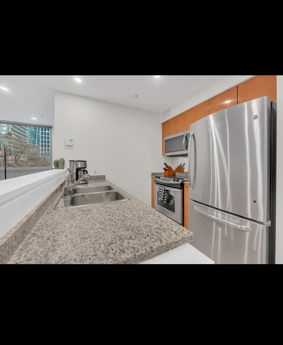 2 Bedroom Apartment for Rent - 1200 W Georgia St, Vancouver, BC 4