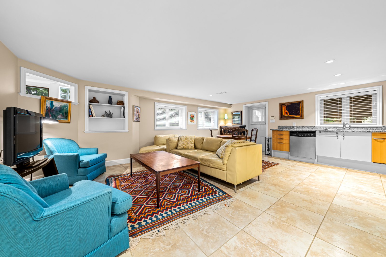 2 Bedroom Garden Suite for Rent - W 49th Ave, Vancouver, BC 5