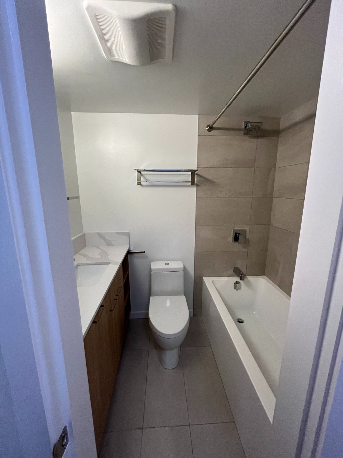 Studio Apartment for Rent - 711 5th Ave, New Westminster, BC 2