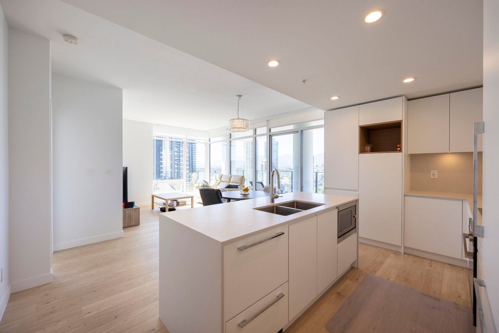 2 Bedroom Apartment for Rent - 2181 Madison Avenue, Burnaby, BC 5
