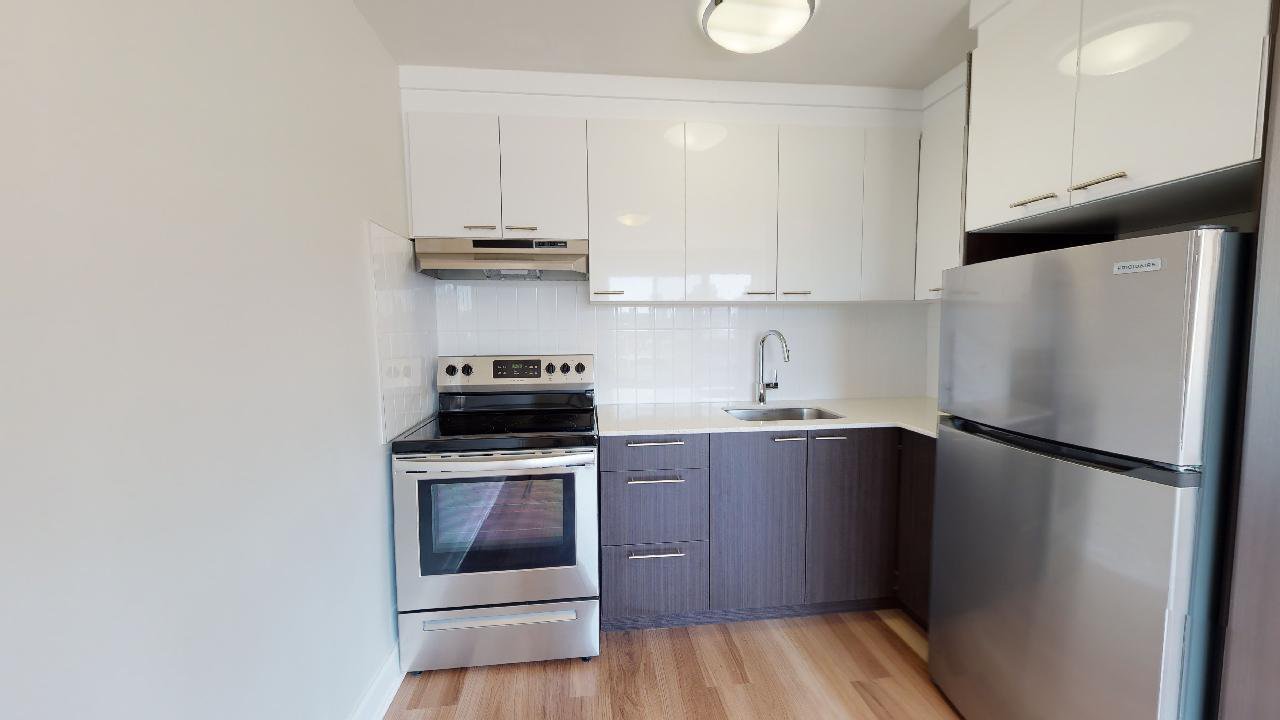 Studio Apartment for Rent - 3474 rue Hutchison, Montreal, QC 3