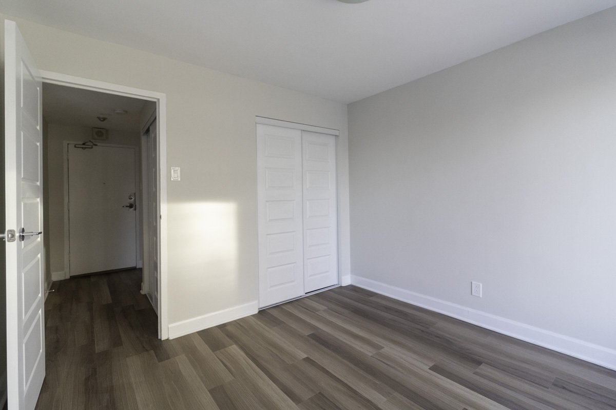 Studio Apartment for Rent - 3474 rue Hutchison, Montreal, QC 5