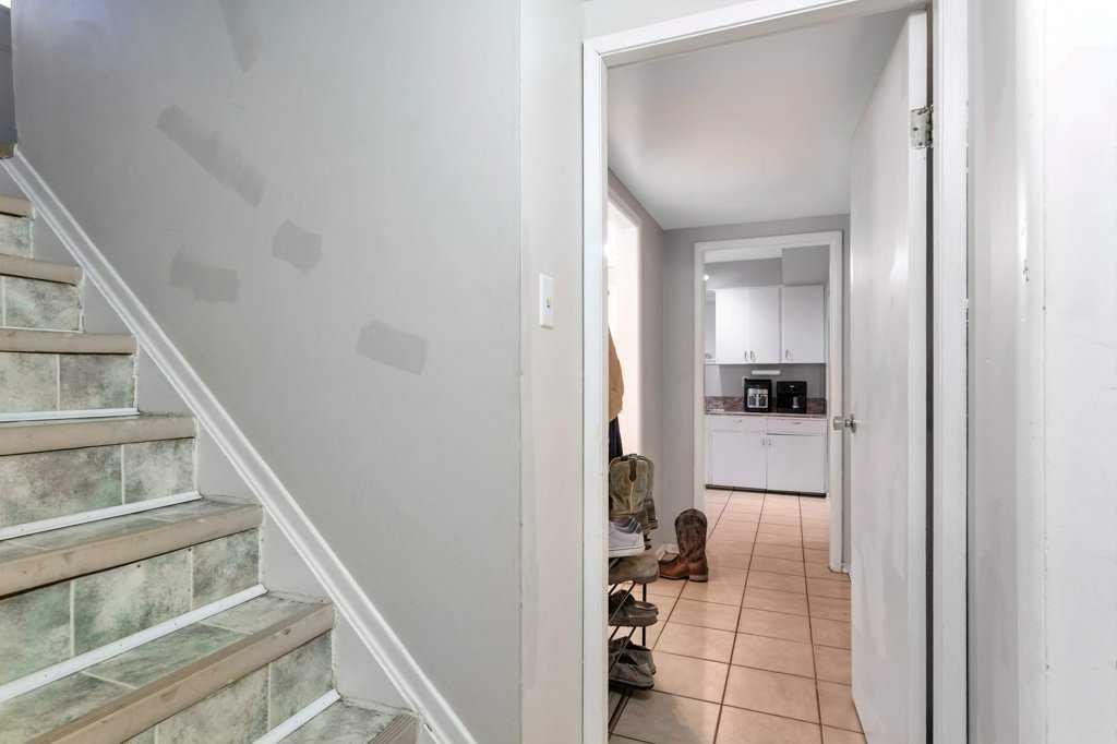 2 Bedroom Basement Suite for Rent - 5702 W Park Cres, Red Deer, AB 3