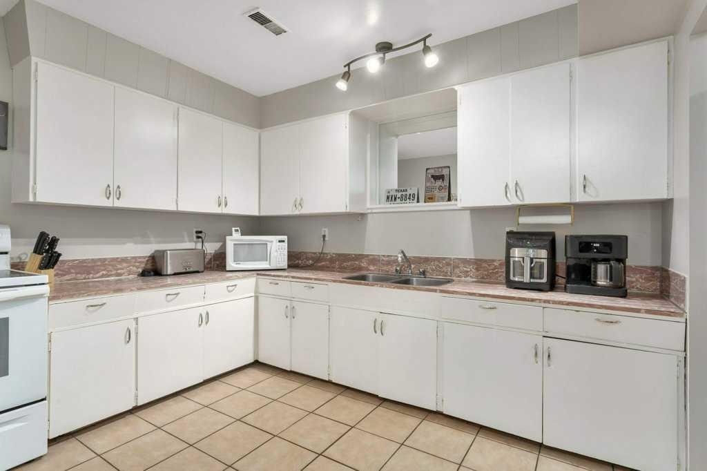 2 Bedroom Basement Suite for Rent - 5702 W Park Cres, Red Deer, AB 4