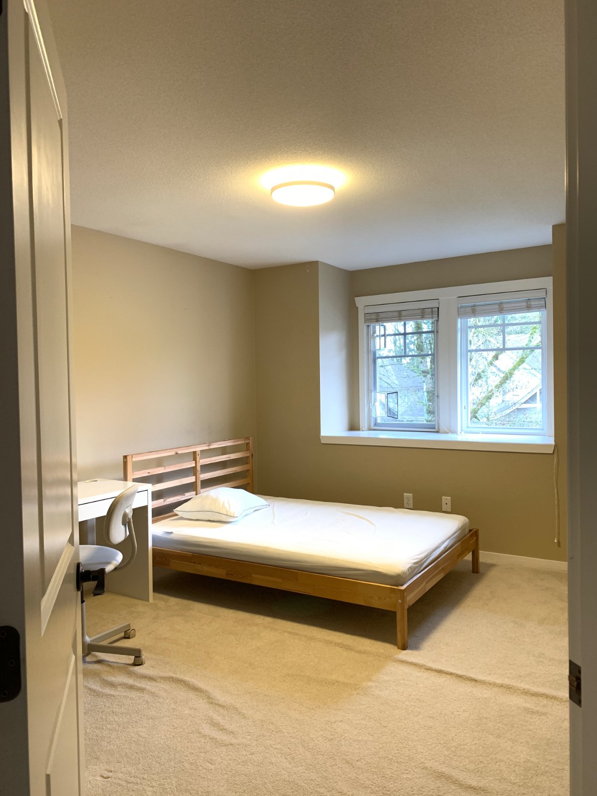 Room in House for Rent - 10348 164A St, Surrey, BC 2